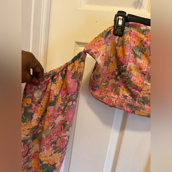 SOLD!!!Wild Fable Balloon Long Sleeve Off The Shoulder Top - Picture 4 of 8